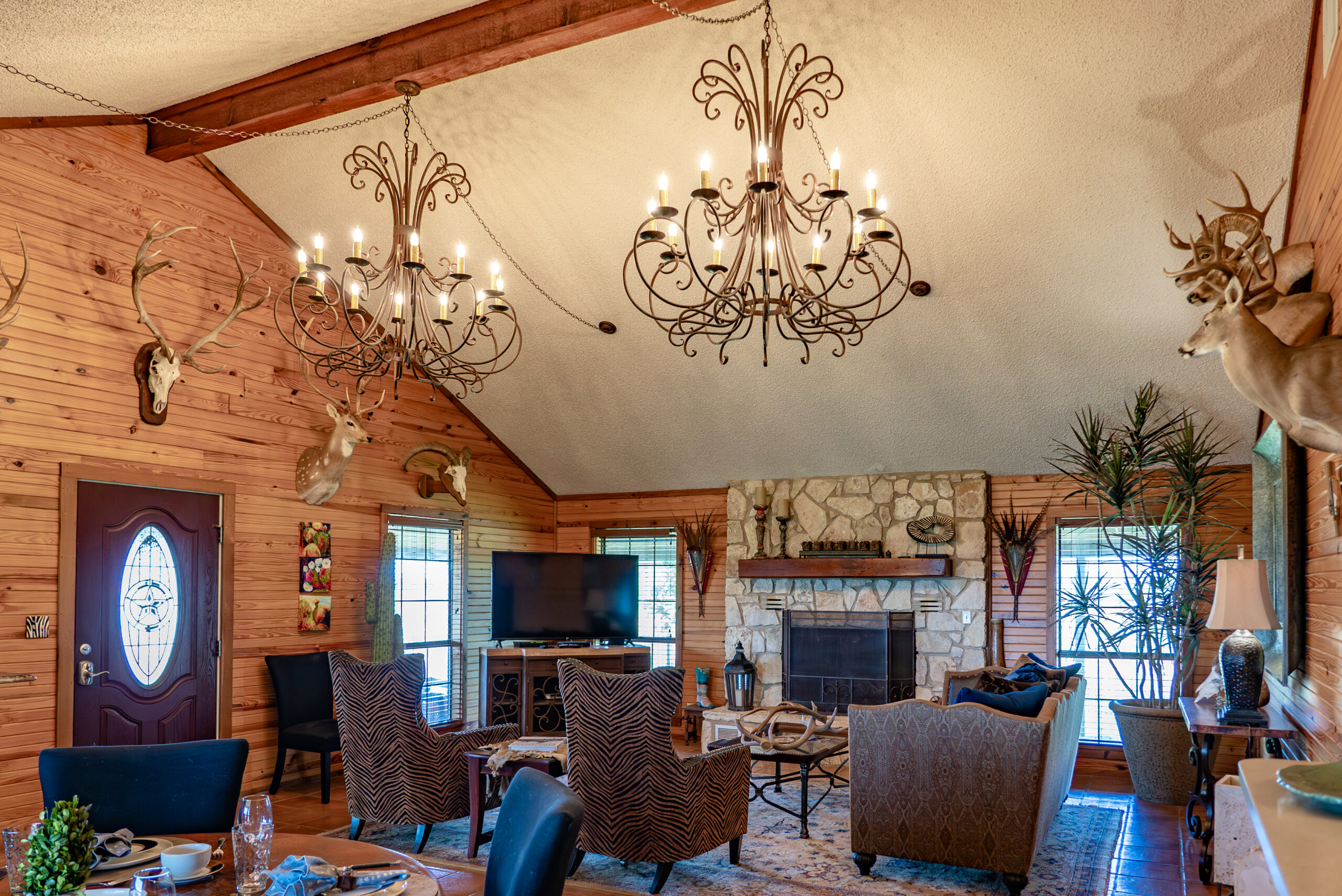 Llano Hunting lodge living room