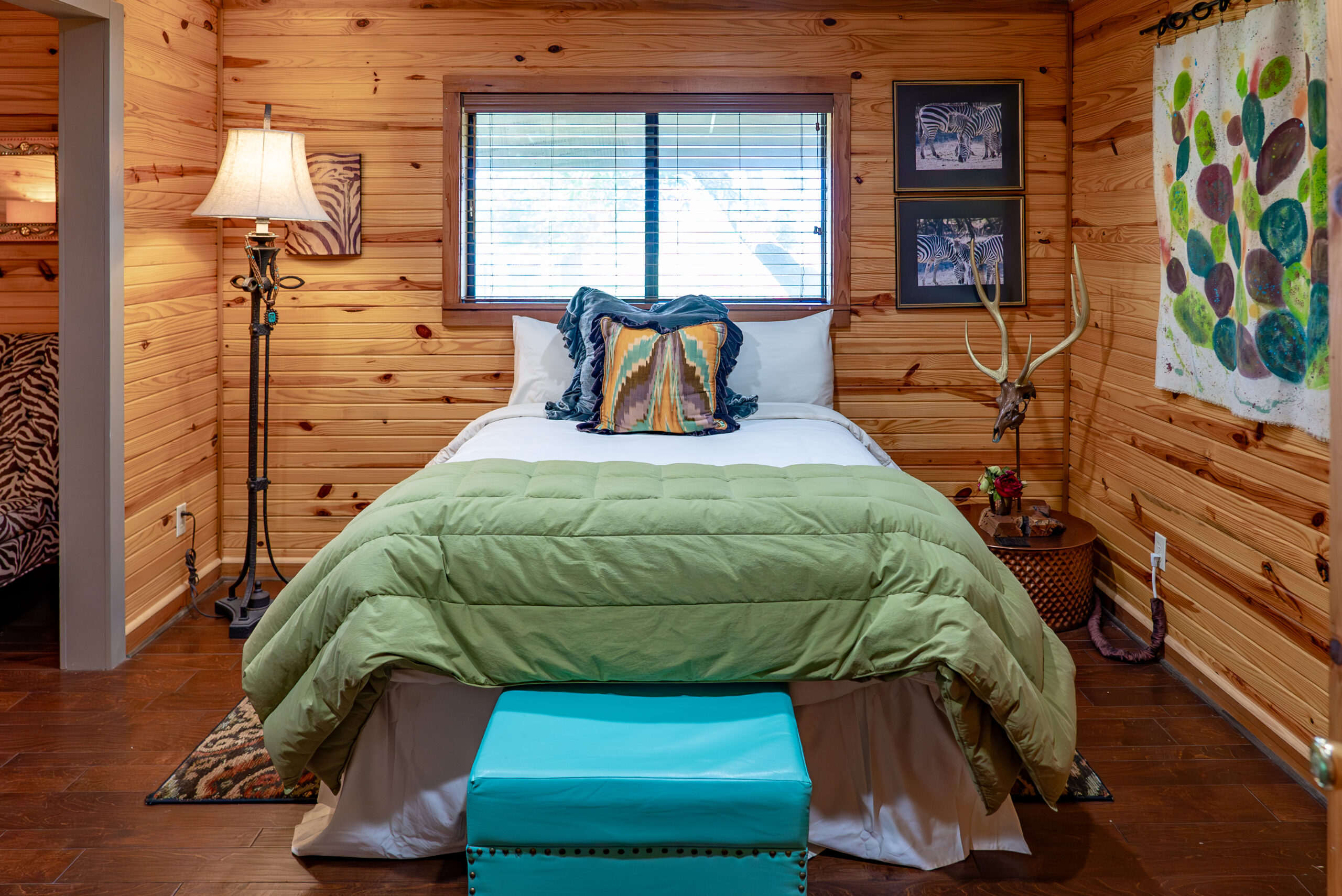 Llano Hunting lodge guest room 1